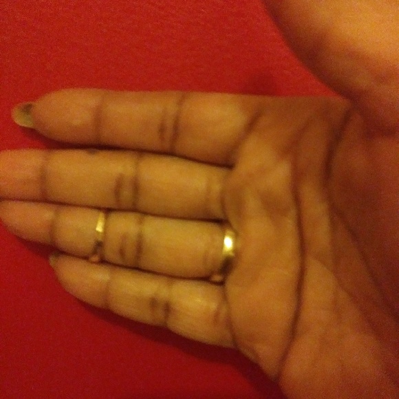 Cool Gold Tone Knuckle Ring🌷 - Picture 4 of 5